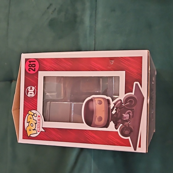 Funko Pop! Rides DC The Batman Selina Kyle on Motorcycle Vinyl Figure 281 Black - Picture 8 of 10